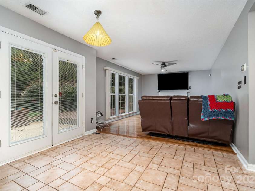 9526 Nettle Drive, Charlotte, NC 28216.  MLS# CAR4288793, YatesRealty ID 30775. 