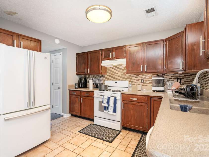 9526 Nettle Drive, Charlotte, NC 28216.  MLS# CAR4288793, YatesRealty ID 30775. 
