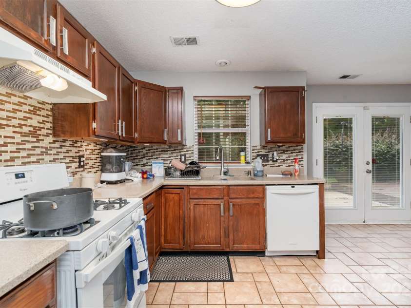 9526 Nettle Drive, Charlotte, NC 28216.  MLS# CAR4288793, YatesRealty ID 30775. 