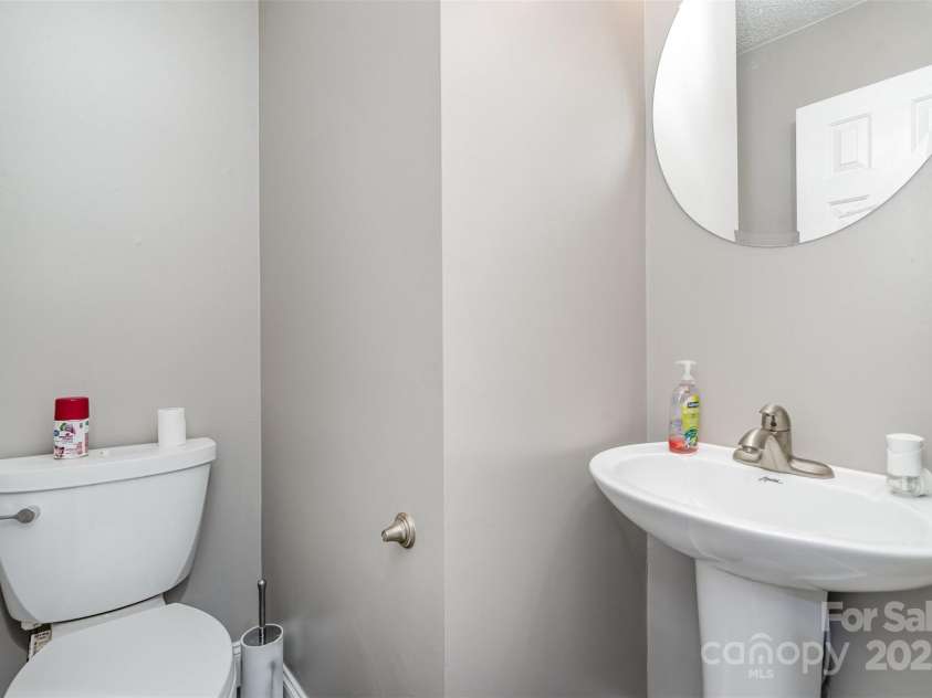 9526 Nettle Drive, Charlotte, NC 28216.  MLS# CAR4288793, YatesRealty ID 30775. 