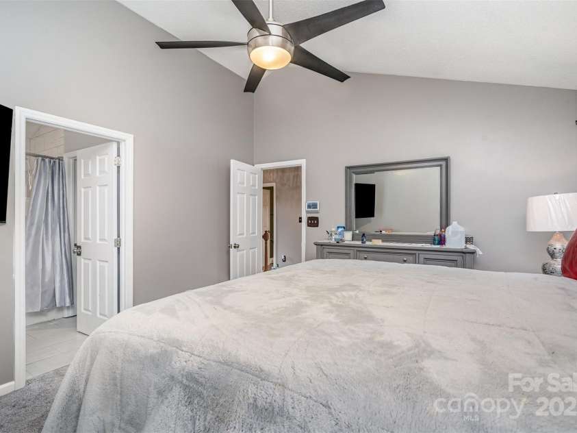 9526 Nettle Drive, Charlotte, NC 28216.  MLS# CAR4288793, YatesRealty ID 30775. 