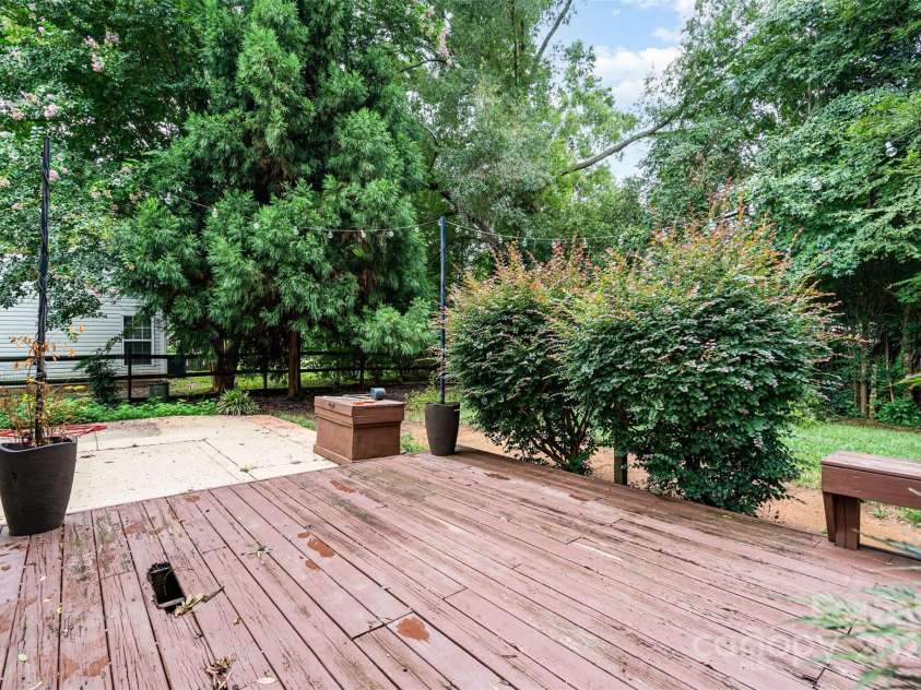 9526 Nettle Drive, Charlotte, NC 28216.  MLS# CAR4288793, YatesRealty ID 30775. 