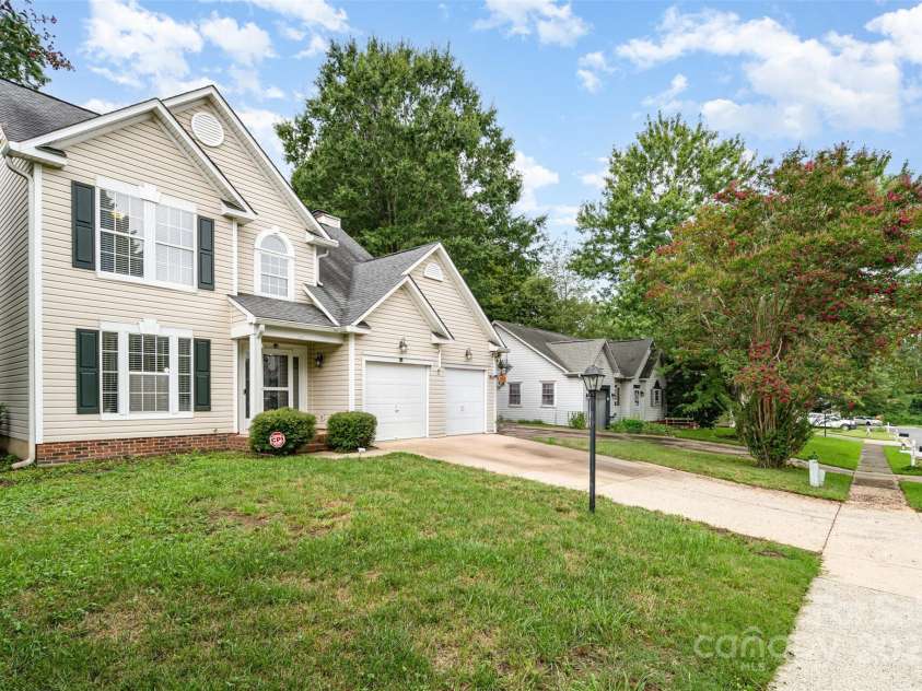 9526 Nettle Drive, Charlotte, NC 28216.  MLS# CAR4288793, YatesRealty ID 30775. 