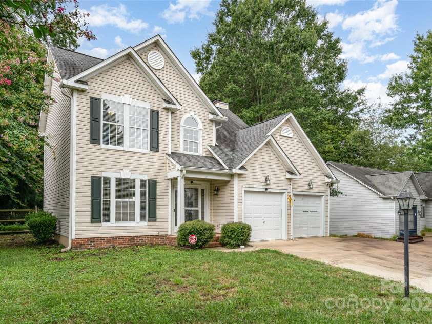 9526 Nettle Drive, Charlotte, NC 28216.  MLS# CAR4288793, YatesRealty ID 30775. 