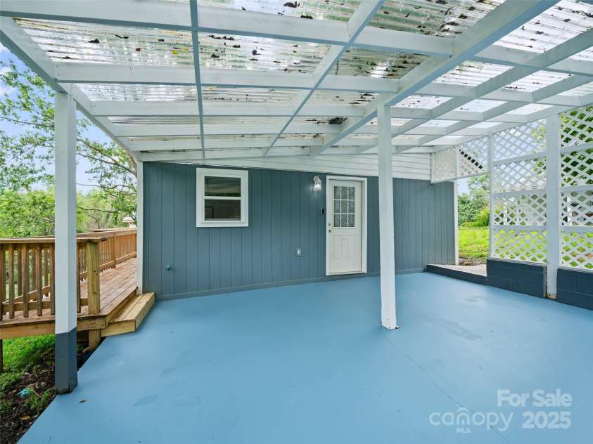 64 Phillips Lane, Spruce Pine, NC 28777.  MLS# CAR4287588, YatesRealty ID 30776. 