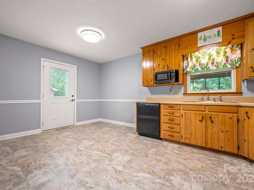 170 Hodge Street, Rutherfordton, NC 28139.  MLS# CAR4289696, YatesRealty ID 30777. 