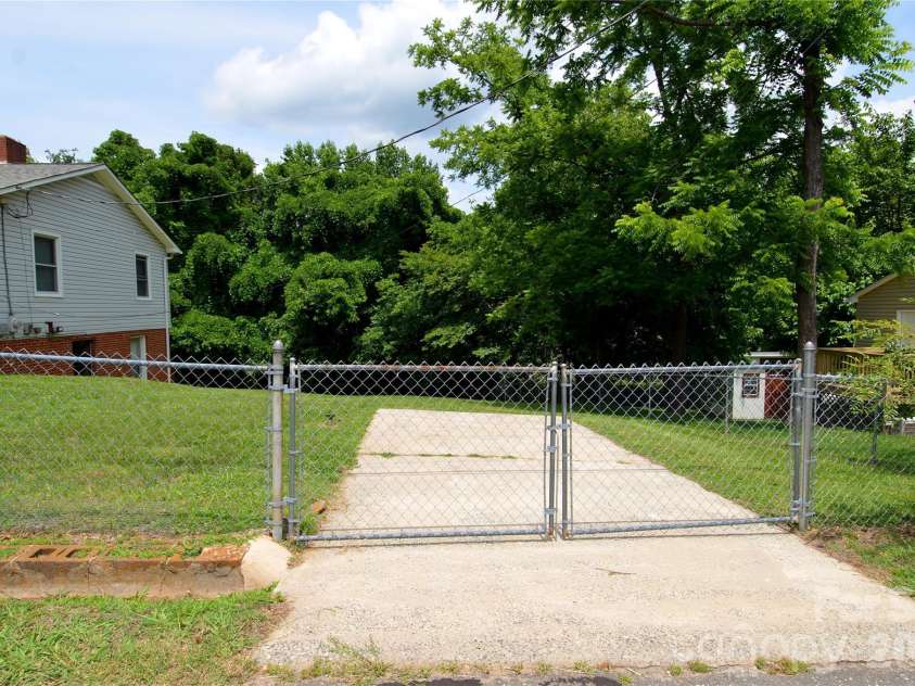 309 Morehead Road, Marion, NC 28752.  MLS# CAR4393785, YatesRealty ID 30778. 