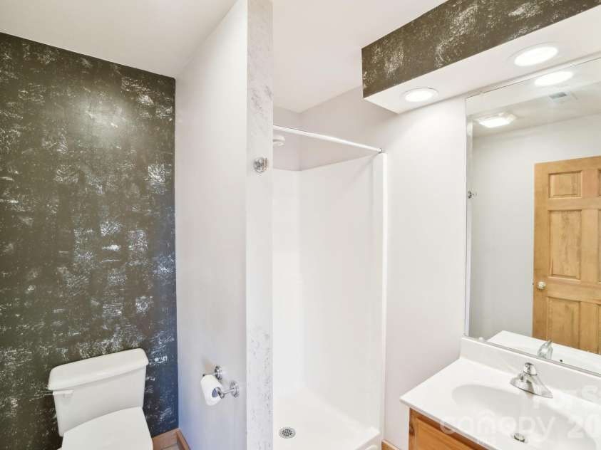 1426 Setzer Cove Road, Maggie Valley, NC 28751.  MLS# CAR4249259, YatesRealty ID 3078. A FULL third bathroom in your BONUS space