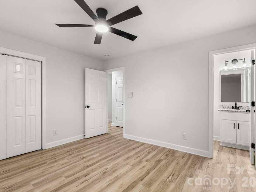 1527 Fieldcrest Circle, Rock Hill, SC 29732.  MLS# CAR4347499, YatesRealty ID 3078. 