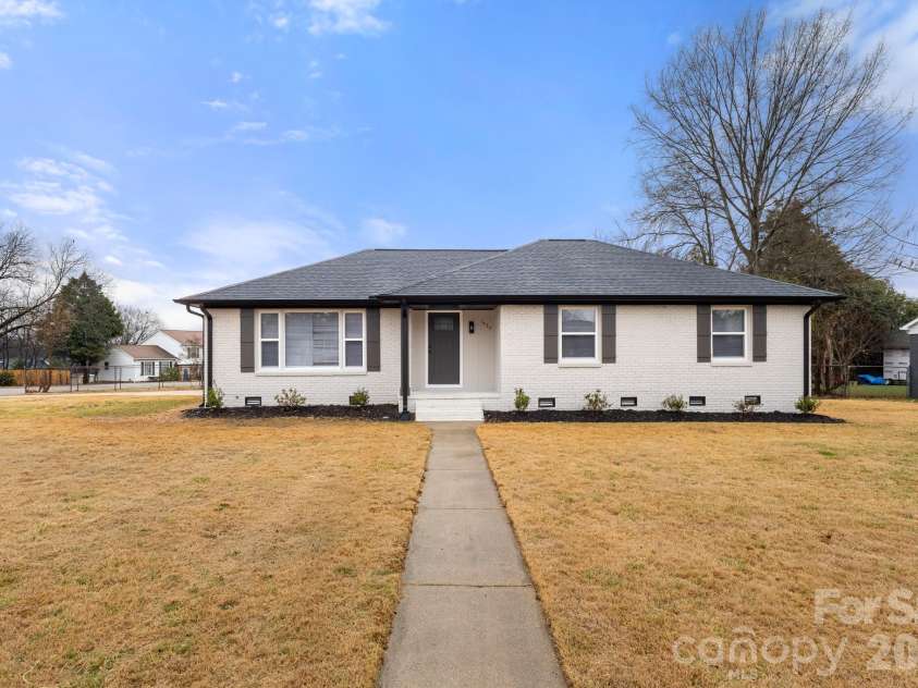 1527 Fieldcrest Circle, Rock Hill, SC 29732.  MLS# CAR4347499, YatesRealty ID 3078. 