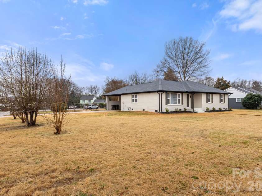 1527 Fieldcrest Circle, Rock Hill, SC 29732.  MLS# CAR4347499, YatesRealty ID 3078. 