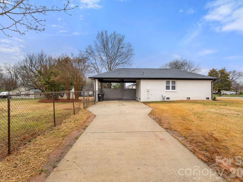 1527 Fieldcrest Circle, Rock Hill, SC 29732.  MLS# CAR4347499, YatesRealty ID 3078. 