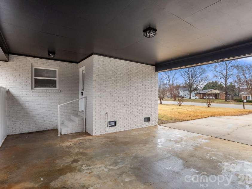 1527 Fieldcrest Circle, Rock Hill, SC 29732.  MLS# CAR4347499, YatesRealty ID 3078. 