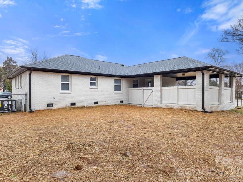 1527 Fieldcrest Circle, Rock Hill, SC 29732.  MLS# CAR4347499, YatesRealty ID 3078. 