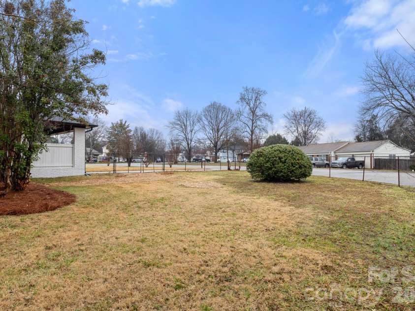 1527 Fieldcrest Circle, Rock Hill, SC 29732.  MLS# CAR4347499, YatesRealty ID 3078. 