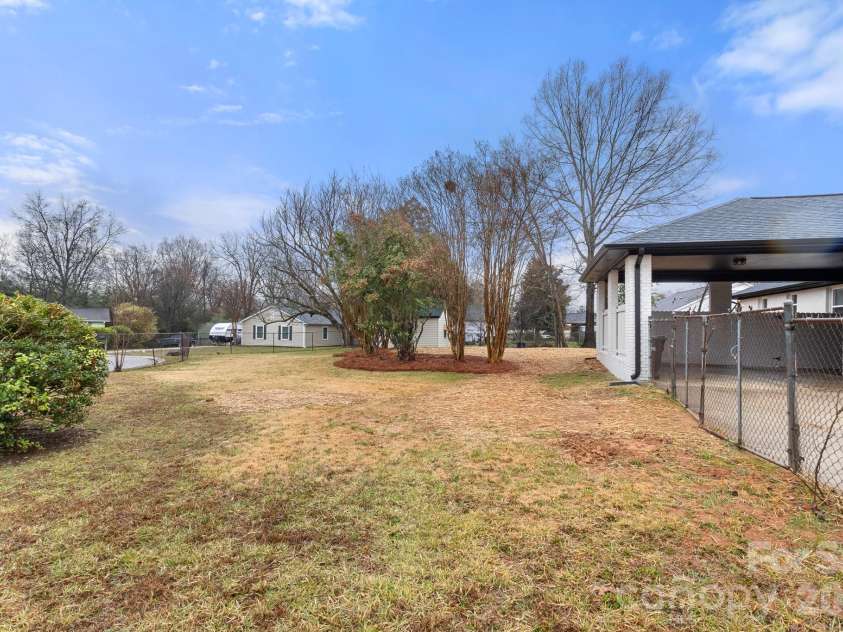 1527 Fieldcrest Circle, Rock Hill, SC 29732.  MLS# CAR4347499, YatesRealty ID 3078. 
