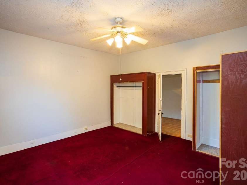 91 Clingman Avenue, Asheville, NC 28801.  MLS# CAR4393571, YatesRealty ID 30780. 
