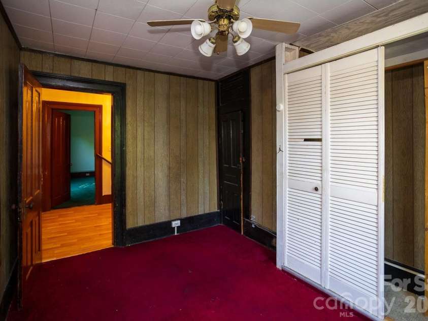 91 Clingman Avenue, Asheville, NC 28801.  MLS# CAR4393571, YatesRealty ID 30780. 