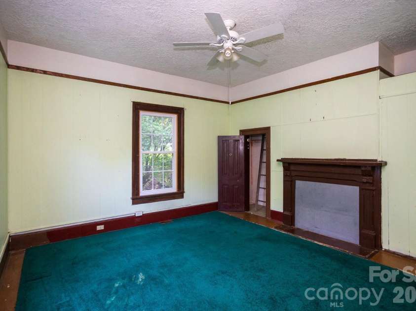 91 Clingman Avenue, Asheville, NC 28801.  MLS# CAR4393571, YatesRealty ID 30780. 