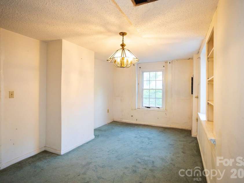 91 Clingman Avenue, Asheville, NC 28801.  MLS# CAR4393571, YatesRealty ID 30780. 