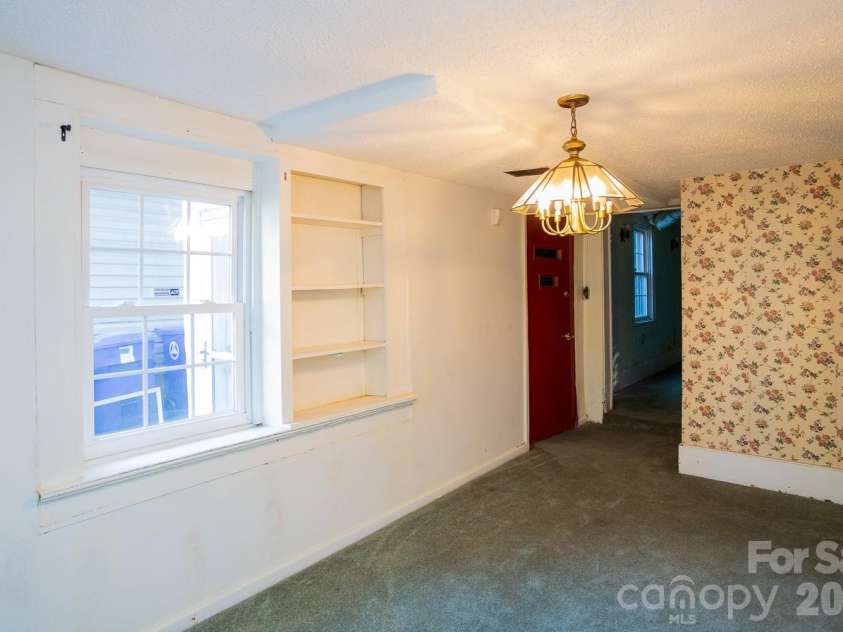91 Clingman Avenue, Asheville, NC 28801.  MLS# CAR4393571, YatesRealty ID 30780. 