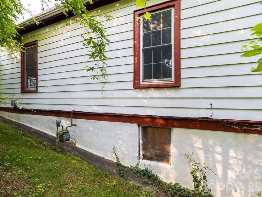 91 Clingman Avenue, Asheville, NC 28801.  MLS# CAR4417638, YatesRealty ID 30780. 