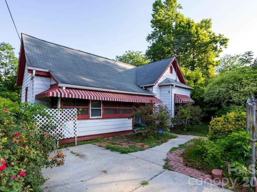 91 Clingman Avenue, Asheville, NC 28801.  MLS# CAR4417638, YatesRealty ID 30780. 