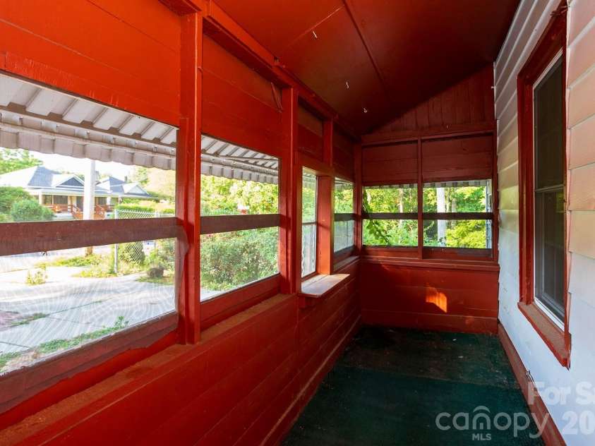 91 Clingman Avenue, Asheville, NC 28801.  MLS# CAR4417638, YatesRealty ID 30780. 