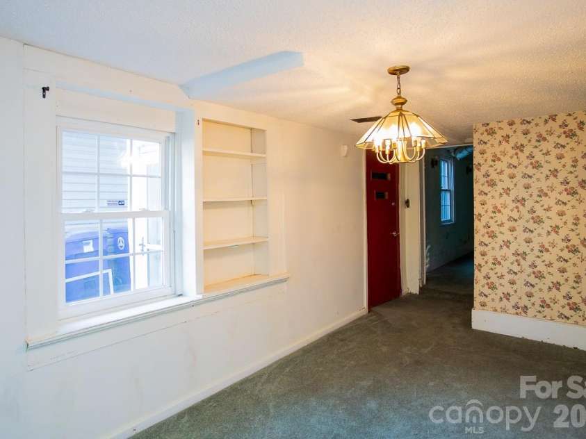 91 Clingman Avenue, Asheville, NC 28801.  MLS# CAR4417638, YatesRealty ID 30780. 