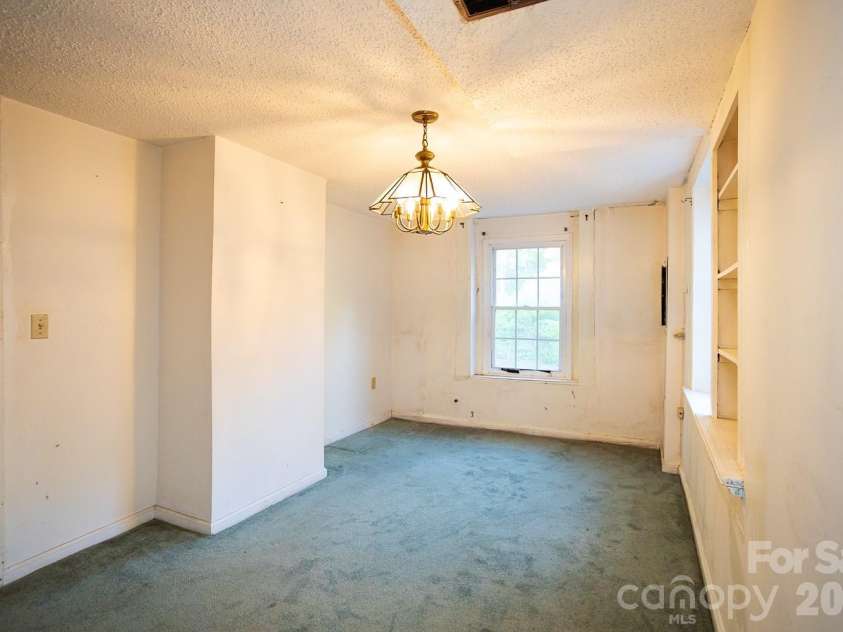 91 Clingman Avenue, Asheville, NC 28801.  MLS# CAR4417638, YatesRealty ID 30780. 