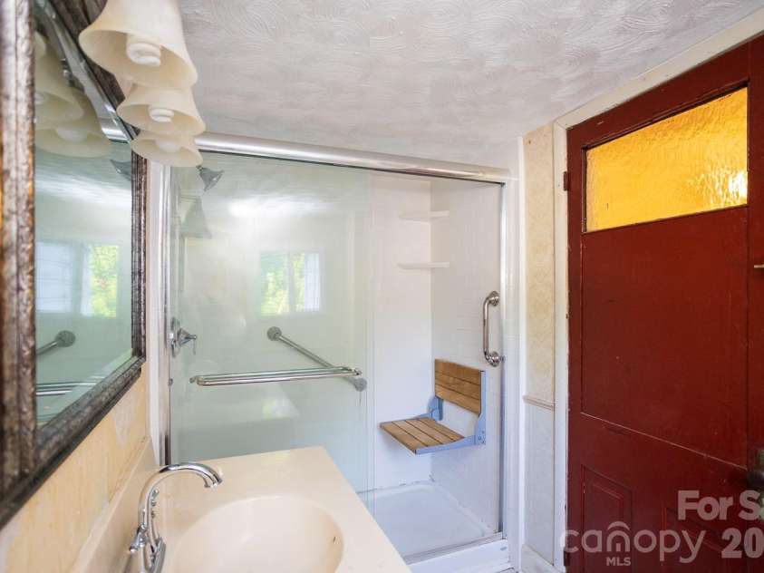 91 Clingman Avenue, Asheville, NC 28801.  MLS# CAR4417638, YatesRealty ID 30780. 