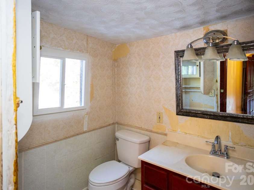 91 Clingman Avenue, Asheville, NC 28801.  MLS# CAR4417638, YatesRealty ID 30780. 