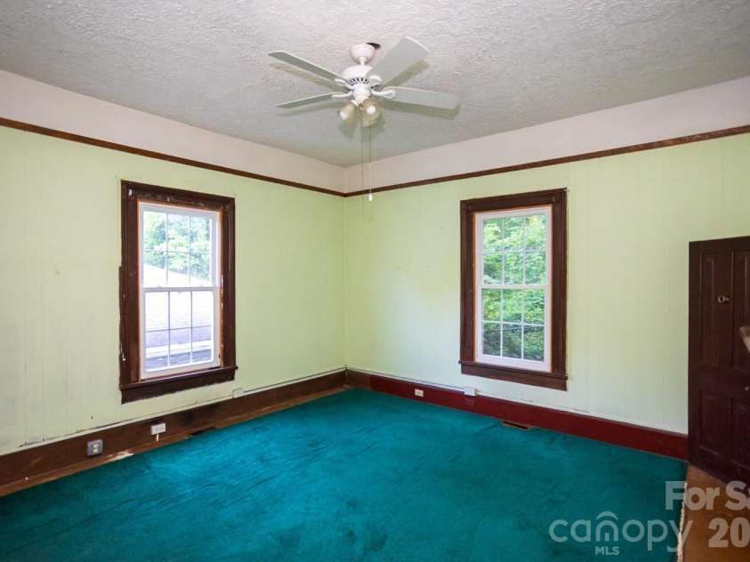 91 Clingman Avenue, Asheville, NC 28801.  MLS# CAR4417638, YatesRealty ID 30780. 