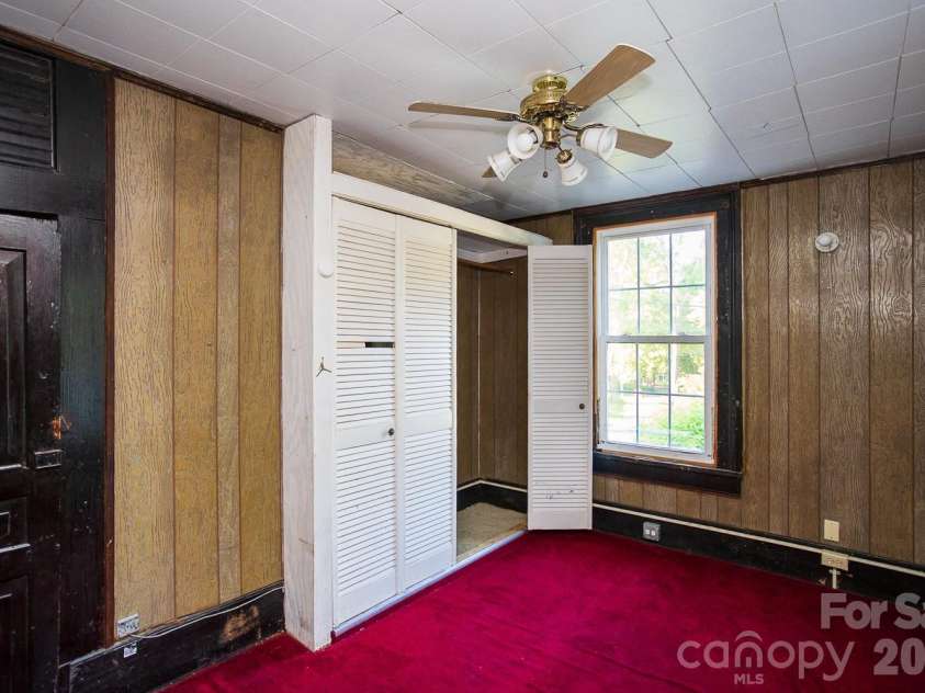 91 Clingman Avenue, Asheville, NC 28801.  MLS# CAR4417638, YatesRealty ID 30780. 