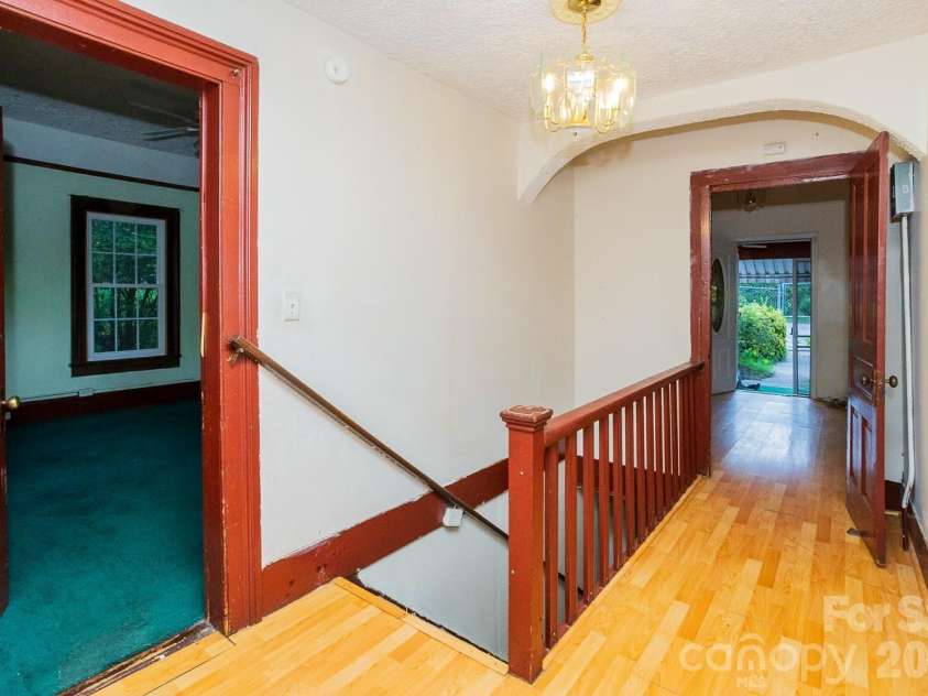 91 Clingman Avenue, Asheville, NC 28801.  MLS# CAR4417638, YatesRealty ID 30780. 