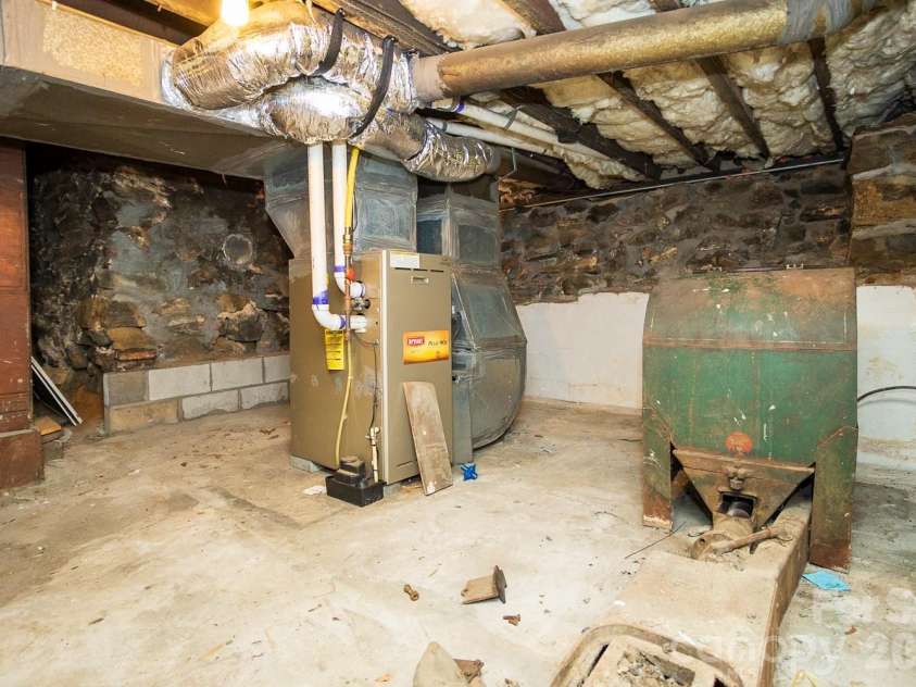 91 Clingman Avenue, Asheville, NC 28801.  MLS# CAR4417638, YatesRealty ID 30780. 