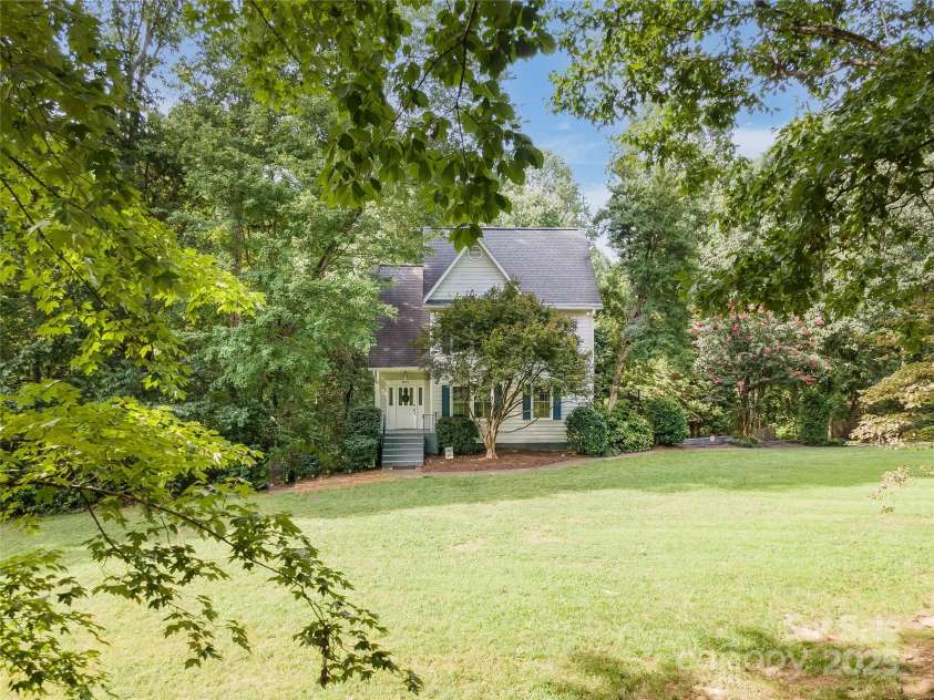 900 Raleigh Court, Gastonia, NC 28054.  MLS# CAR4289330, YatesRealty ID 30781. 