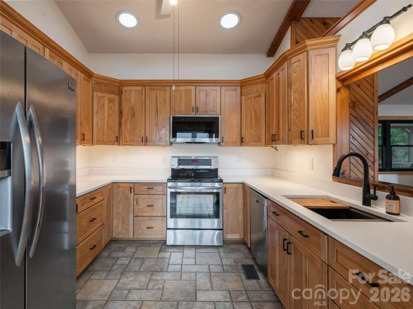 243 Pioneer Ridge Road, Canton, NC 28716.  MLS# CAR4394138, YatesRealty ID 30782. 