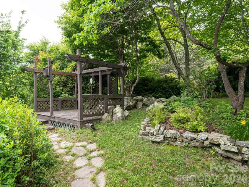 243 Pioneer Ridge Road, Canton, NC 28716.  MLS# CAR4394138, YatesRealty ID 30782. 