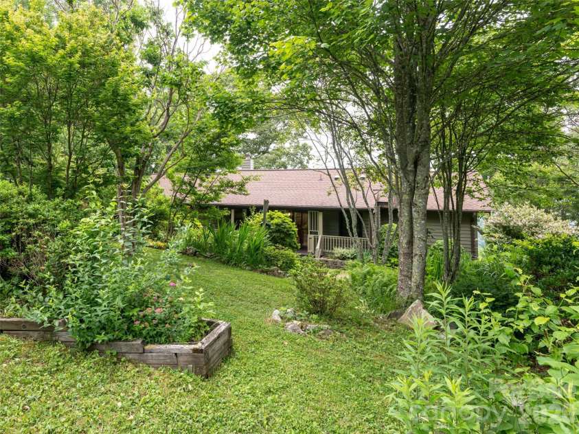 243 Pioneer Ridge Road, Canton, NC 28716.  MLS# CAR4394138, YatesRealty ID 30782. 
