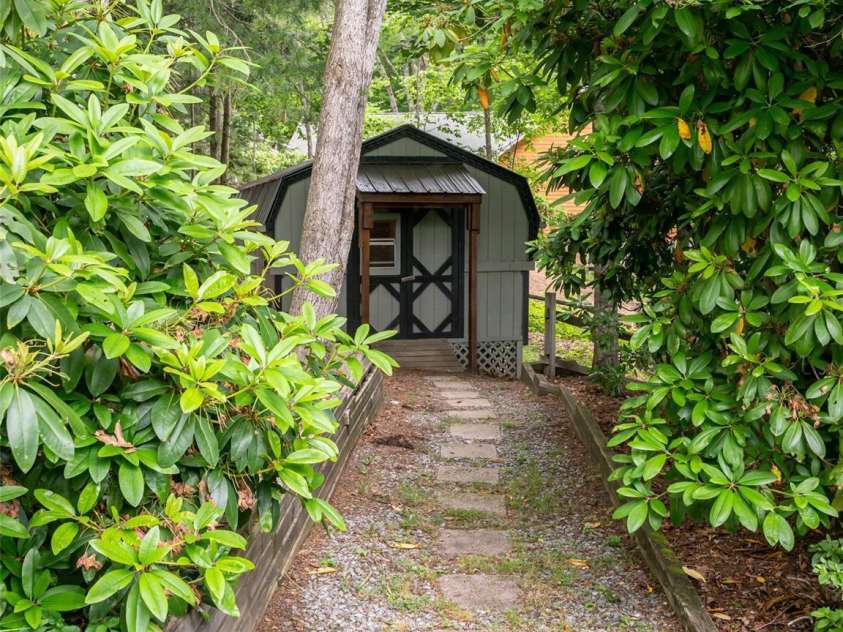 243 Pioneer Ridge Road, Canton, NC 28716.  MLS# CAR4394138, YatesRealty ID 30782. 