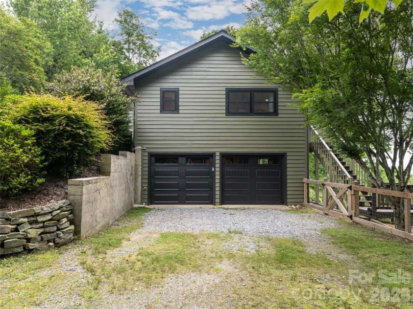 243 Pioneer Ridge Road, Canton, NC 28716.  MLS# CAR4394138, YatesRealty ID 30782. 