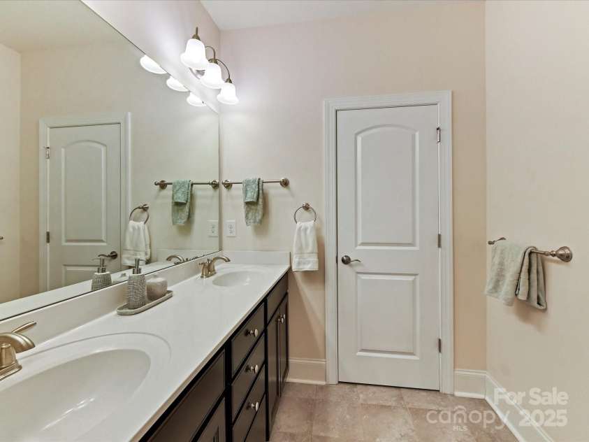 5410 Shannon Bell Lane, Charlotte, NC 28277.  MLS# CAR4290134, YatesRealty ID 30782. 