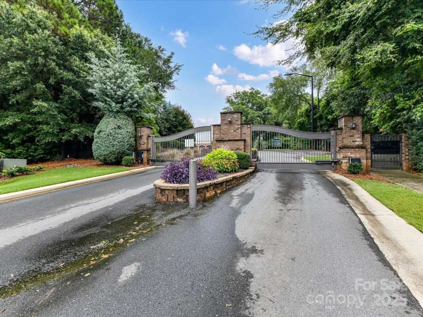 5410 Shannon Bell Lane, Charlotte, NC 28277.  MLS# CAR4290134, YatesRealty ID 30782. 