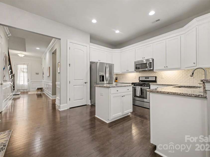 5410 Shannon Bell Lane, Charlotte, NC 28277.  MLS# CAR4326663, YatesRealty ID 30782. 