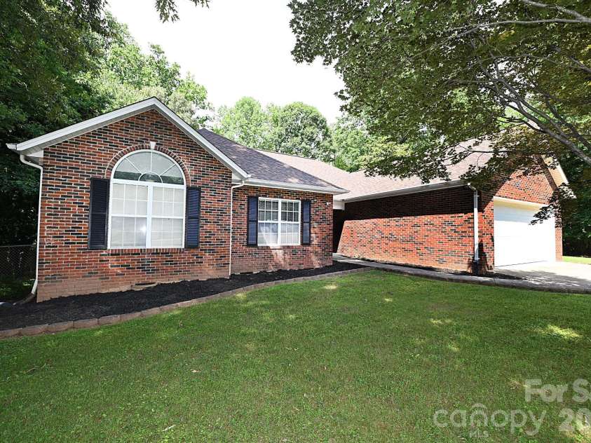 1035 24th Street, Newton, NC 28658.  MLS# CAR4391518, YatesRealty ID 30783. Welcome to 1035 E 24th St Newton