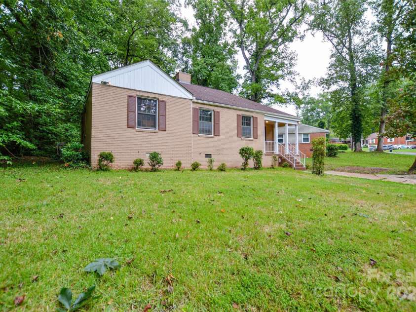 1509 Wickham Lane, Charlotte, NC 28208.  MLS# CAR4290260, YatesRealty ID 30783. 