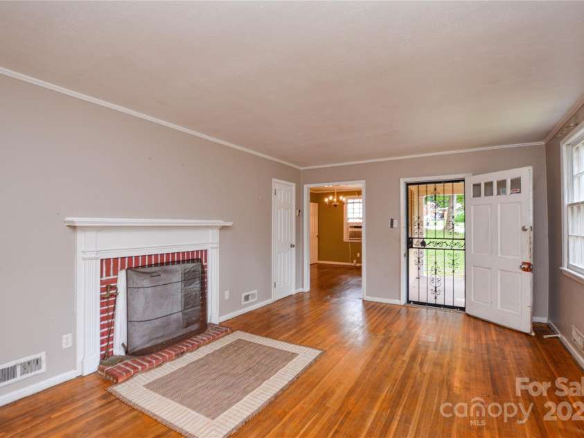 1509 Wickham Lane, Charlotte, NC 28208.  MLS# CAR4290260, YatesRealty ID 30783. 