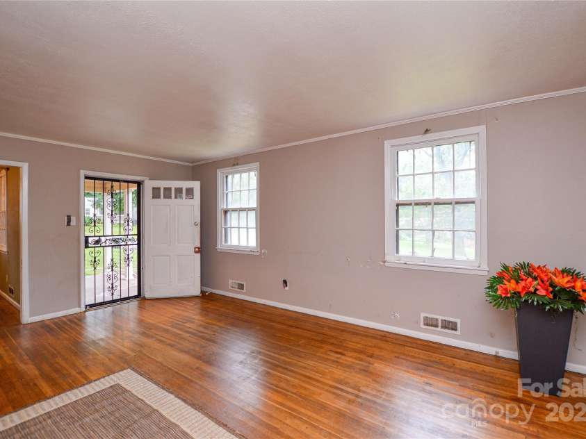 1509 Wickham Lane, Charlotte, NC 28208.  MLS# CAR4290260, YatesRealty ID 30783. 