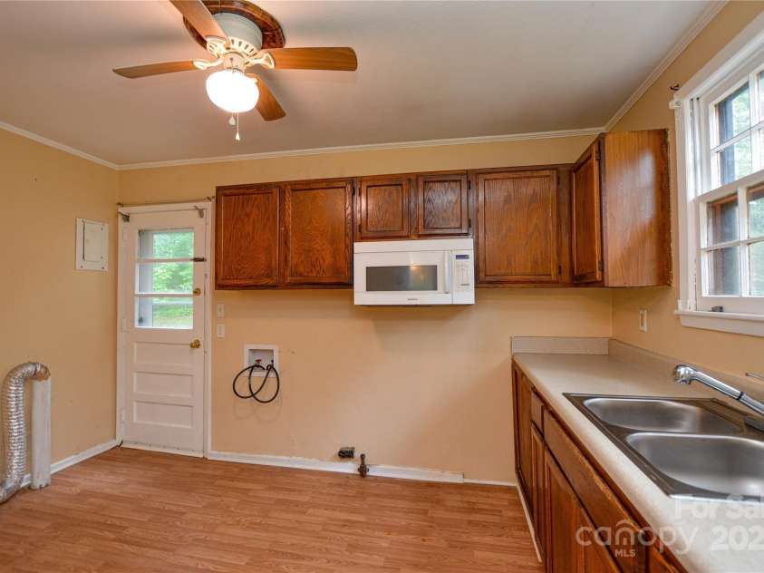 1509 Wickham Lane, Charlotte, NC 28208.  MLS# CAR4290260, YatesRealty ID 30783. 